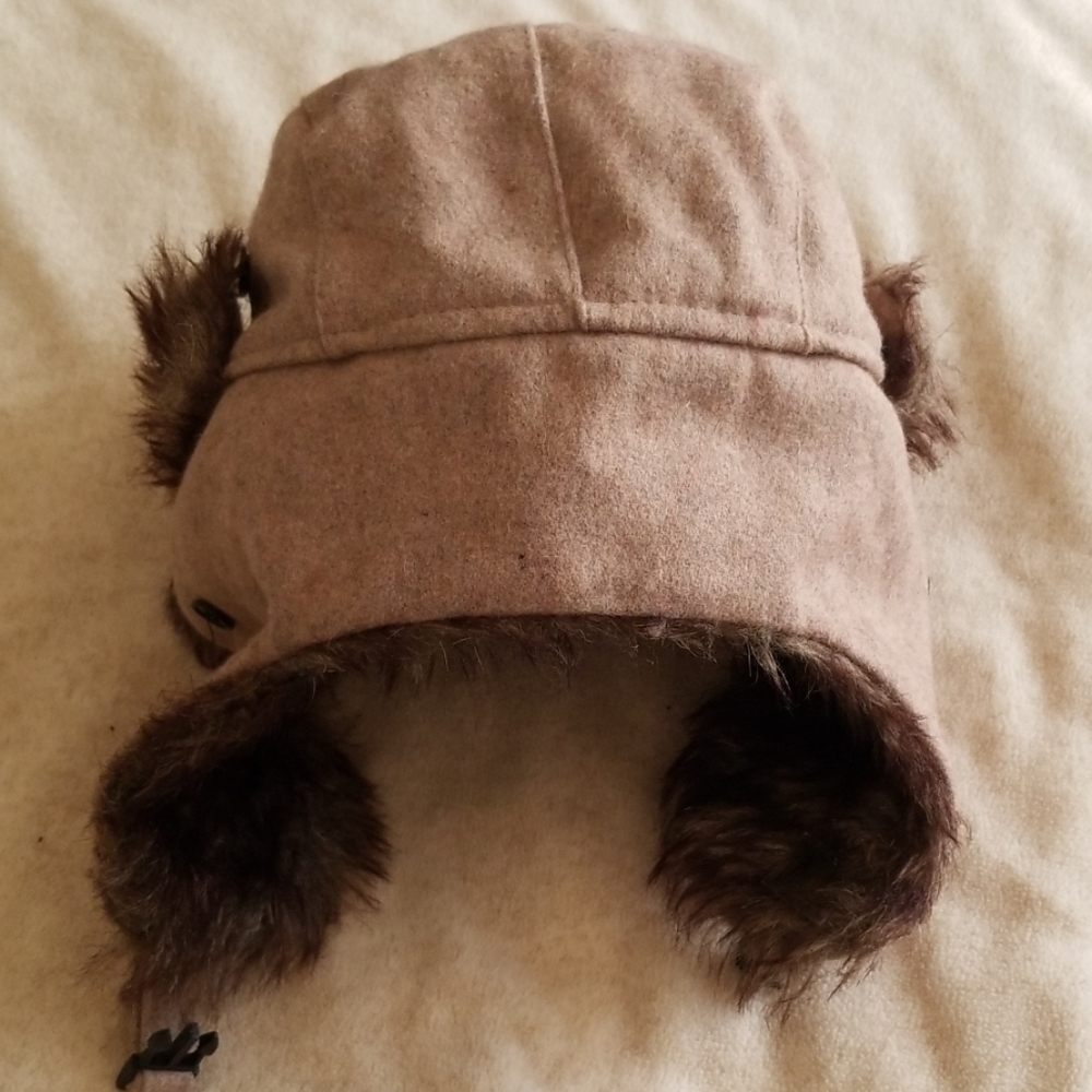 Fuzzy hat - Picture 4 of 4